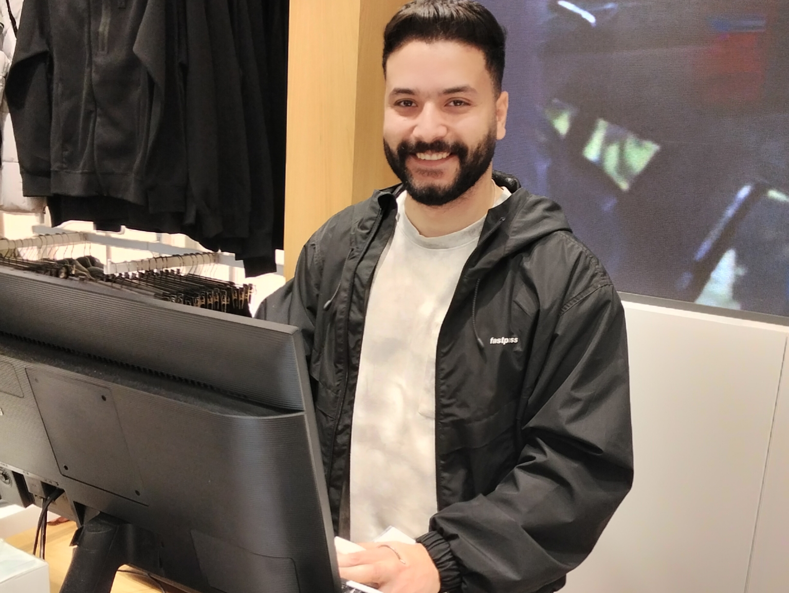 محمود أشرف.. المدير الذي جعل من “كولينز” تجربة إنسانية قبل أن تكون رحلة تسوّق