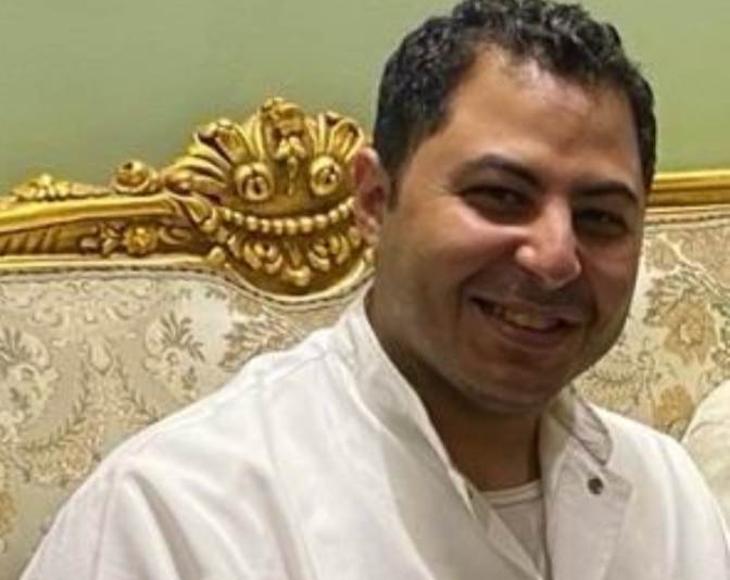 قيثارة الشفاء.. حين يروّض الدكتور أحمد عبد البديع وجع الأسنان بلمسة إنسانية