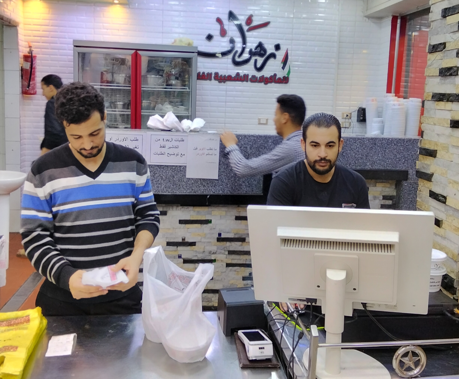 من بيارات يافا إلى قلب مدينة نصر: مطعم “زهران”.. حكاية عشق فلسطينية يرويها: ياسر محمد